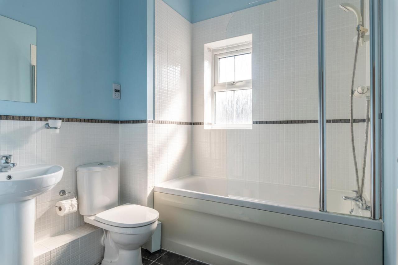 2Br 2Ba Apartment - Queen Beds - Free Parking - Near Lgw Airport Crawley  Exterior foto
